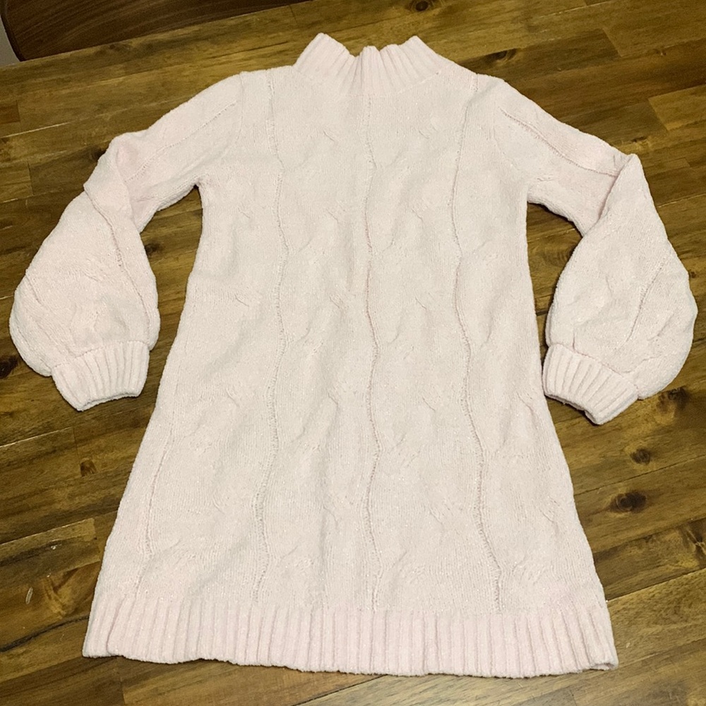 Long Sweater for girl. Size M 7/8. Cream Pink